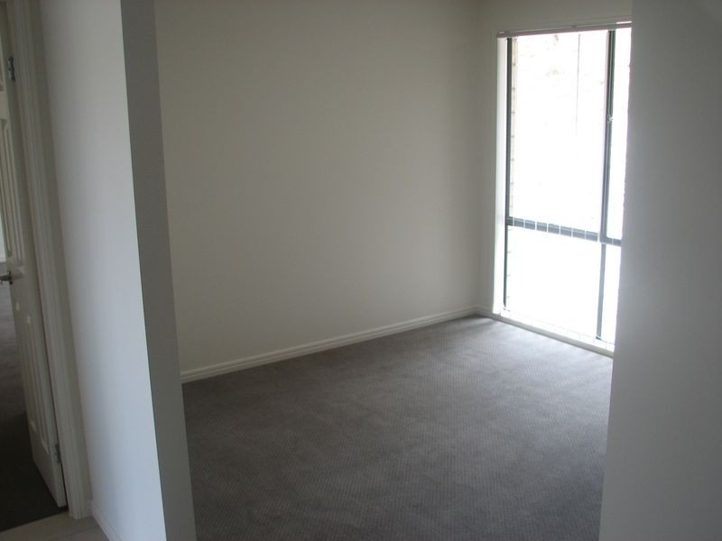 70 Hawkesbury Avenue, Pacific Pines QLD 4211