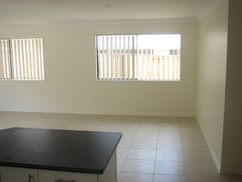 70 Hawkesbury Avenue, Pacific Pines QLD 4211