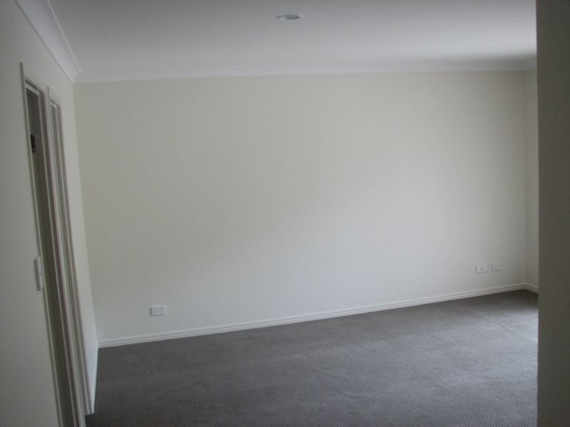 70 Hawkesbury Avenue, Pacific Pines QLD 4211