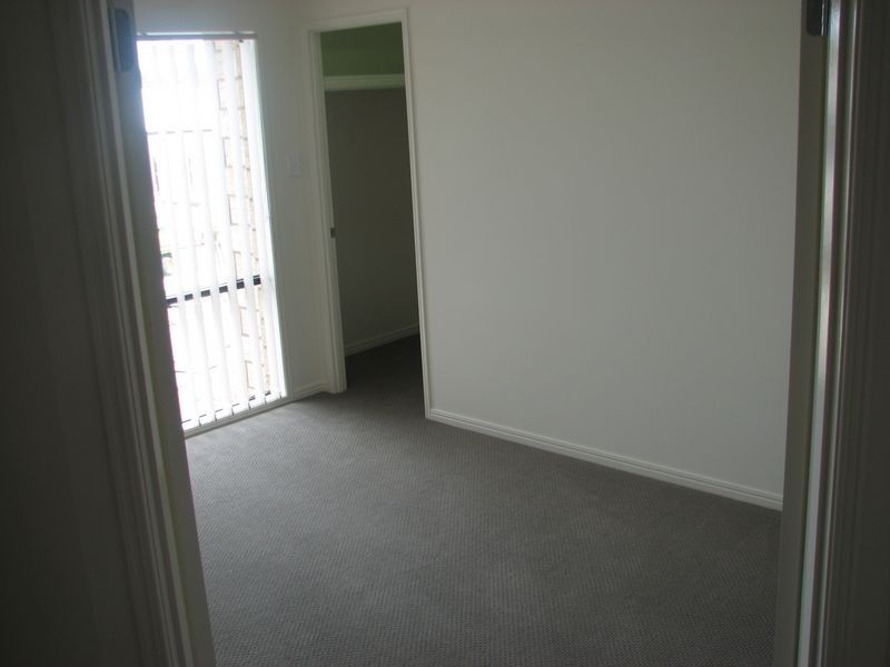 70 Hawkesbury Avenue, Pacific Pines QLD 4211