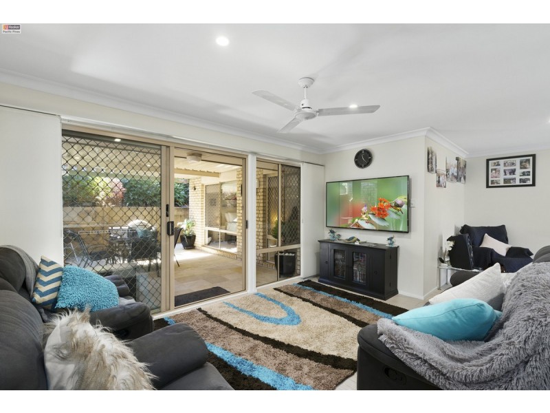 16/1 Archipelago Street, Pacific Pines QLD 4211