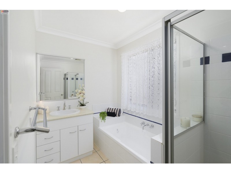 16/1 Archipelago Street, Pacific Pines QLD 4211