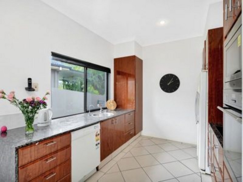 39 Maltravers Drive, Arundel QLD 4214