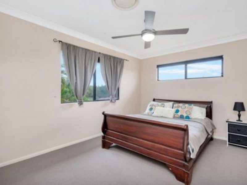 39 Maltravers Drive, Arundel QLD 4214