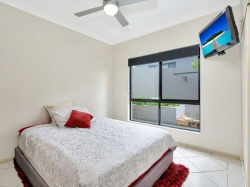 39 Maltravers Drive, Arundel QLD 4214