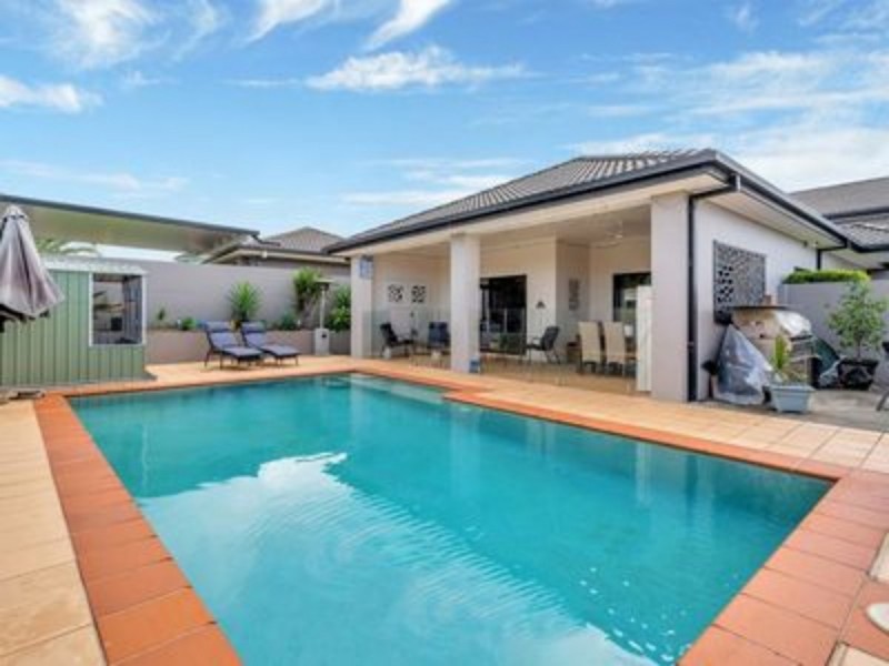 39 Maltravers Drive, Arundel QLD 4214