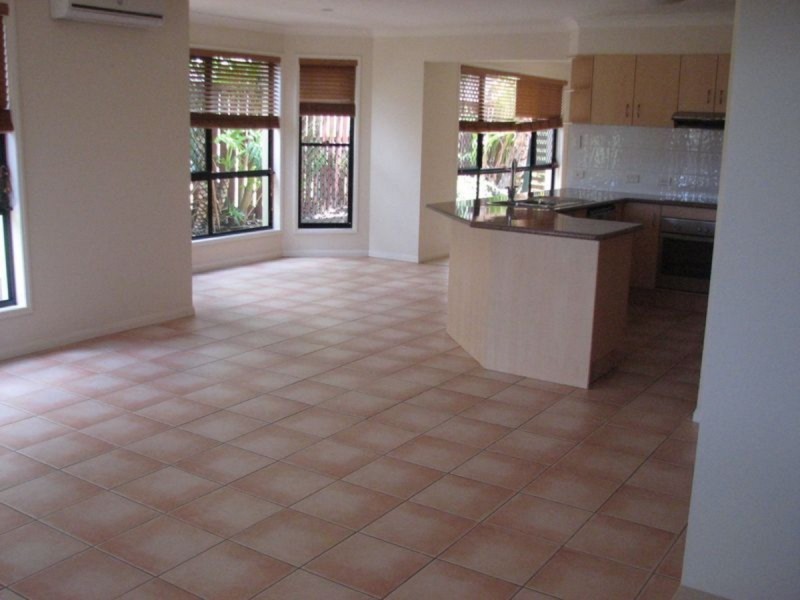 9 Elimbah Street, Pacific Pines QLD 4211