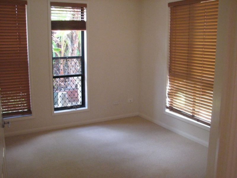 9 Elimbah Street, Pacific Pines QLD 4211