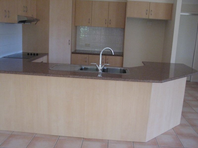 9 Elimbah Street, Pacific Pines QLD 4211