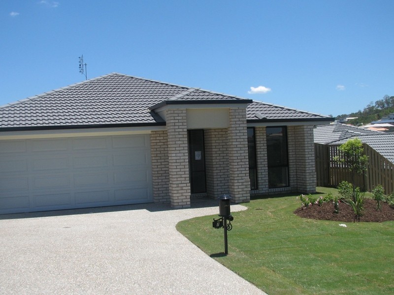 7 Kabi Place, Pacific Pines QLD 4211