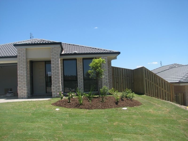 7 Kabi Place, Pacific Pines QLD 4211