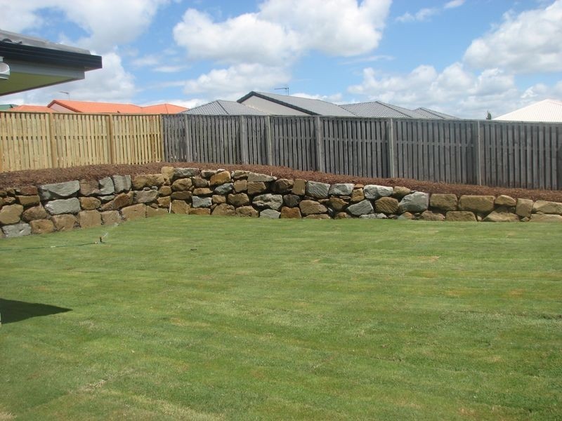 7 Kabi Place, Pacific Pines QLD 4211