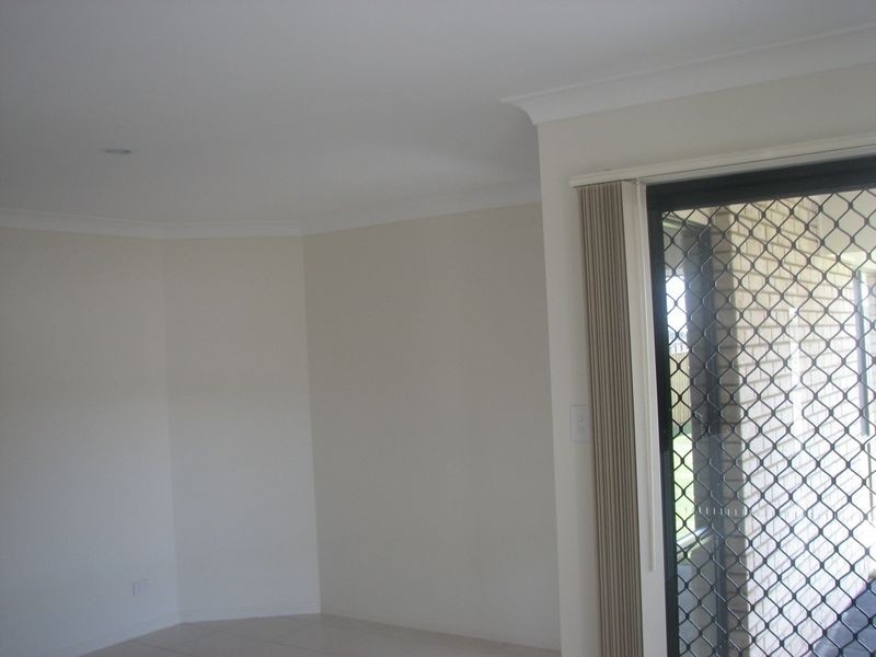 7 Kabi Place, Pacific Pines QLD 4211