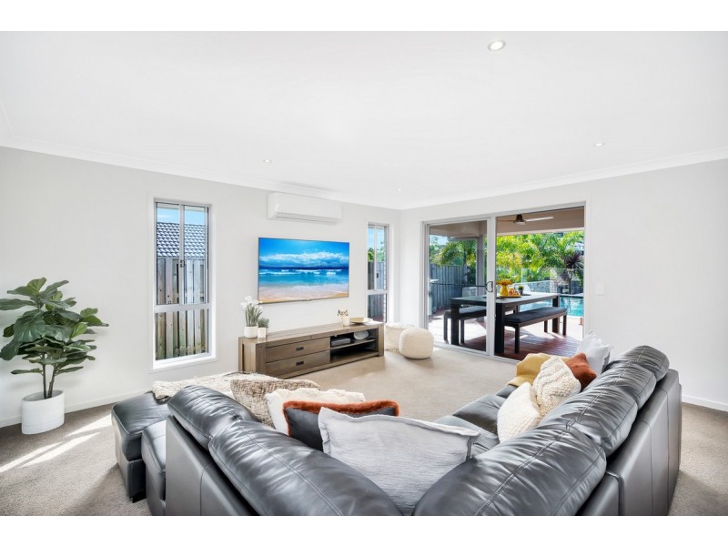 9 Haughton Street, Pacific Pines QLD 4211