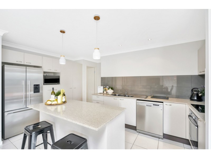 9 Haughton Street, Pacific Pines QLD 4211