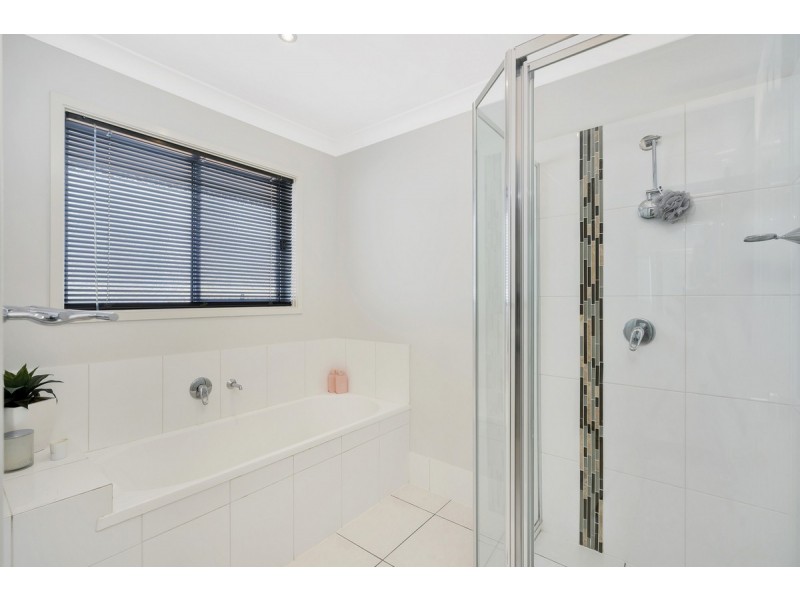 9 Haughton Street, Pacific Pines QLD 4211