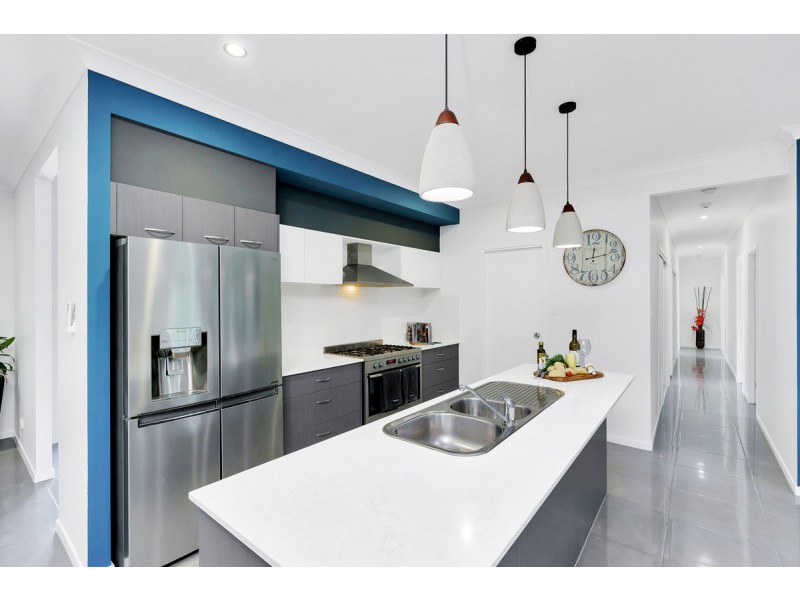 15 Joshua Place, Oxenford QLD 4210