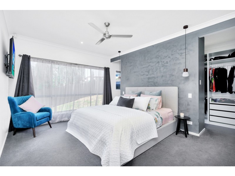 15 Joshua Place, Oxenford QLD 4210