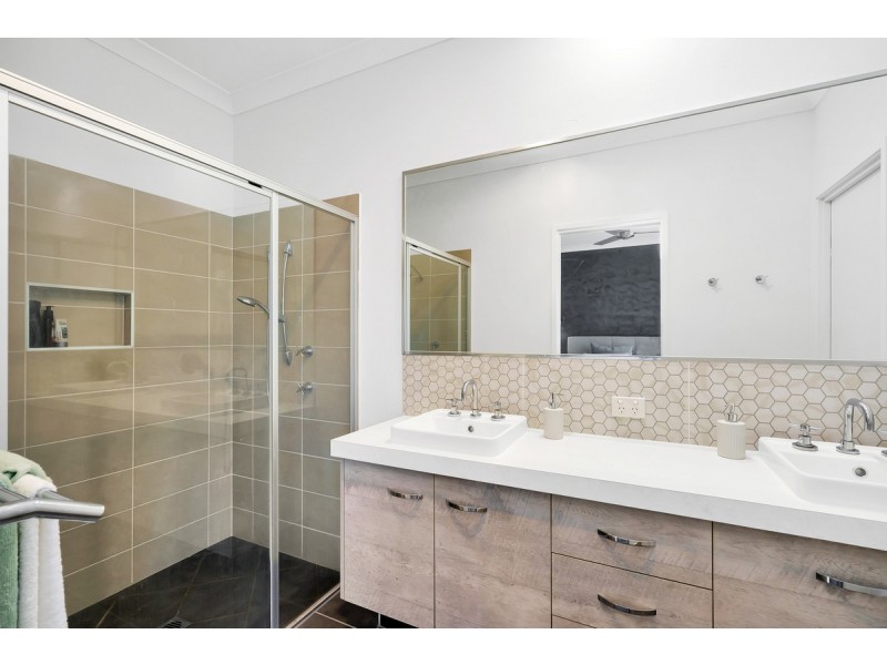 15 Joshua Place, Oxenford QLD 4210