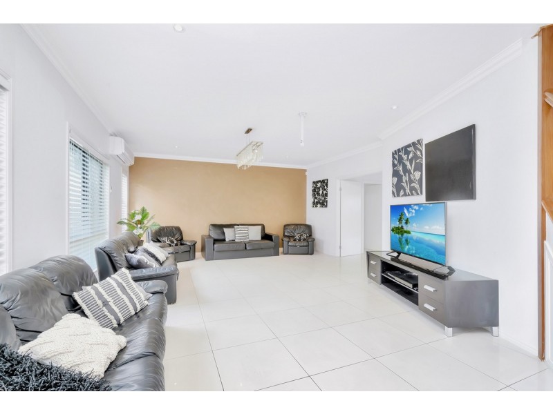 40 Salvado Drive, Pacific Pines QLD 4211