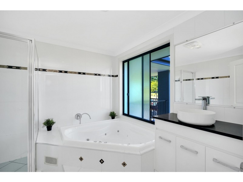 40 Salvado Drive, Pacific Pines QLD 4211
