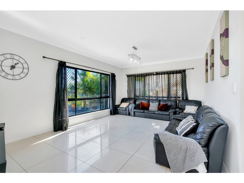 40 Salvado Drive, Pacific Pines QLD 4211