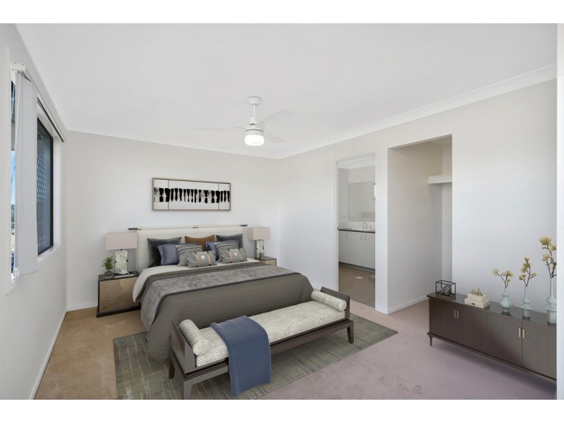 7 Beaumont Crescent, Pacific Pines QLD 4211