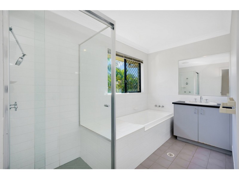 7 Beaumont Crescent, Pacific Pines QLD 4211