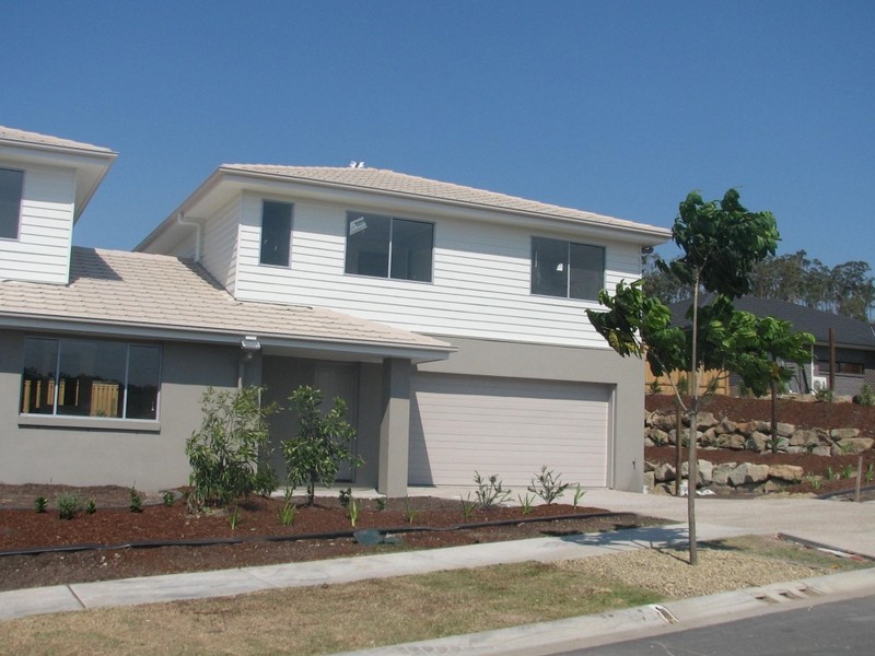 2/24 Faraday Crescent, Pacific Pines QLD 4211