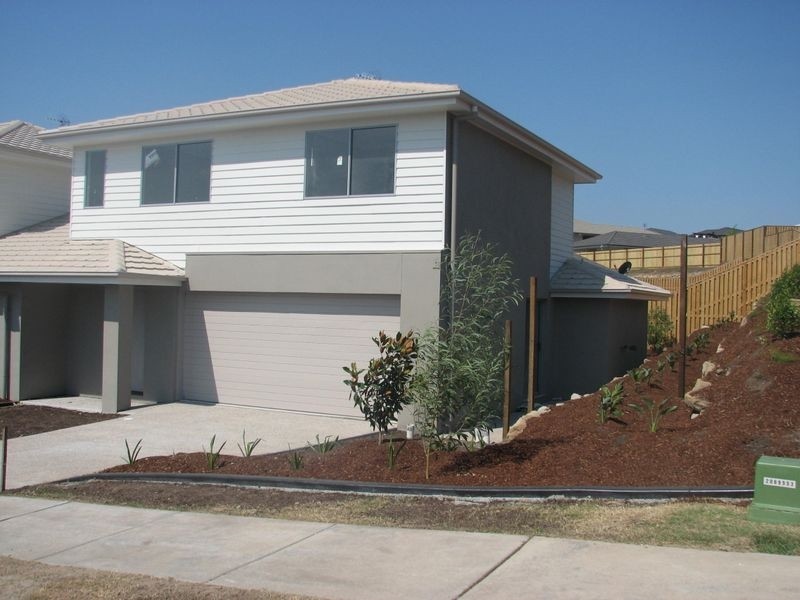 2/24 Faraday Crescent, Pacific Pines QLD 4211