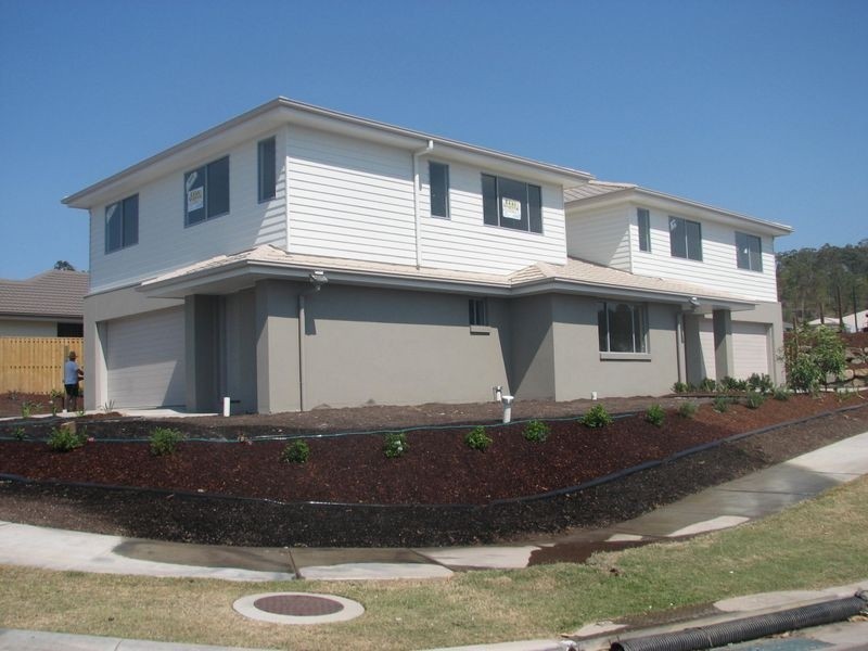 2/24 Faraday Crescent, Pacific Pines QLD 4211