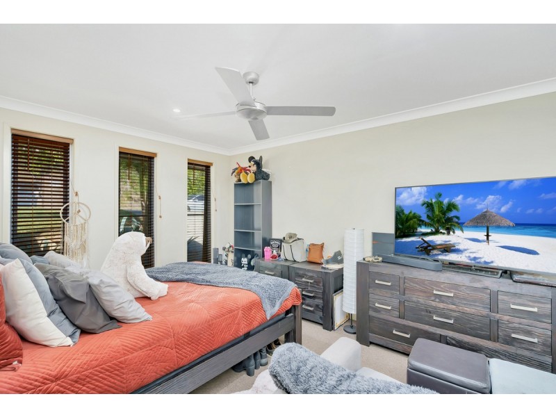 50 Aldgate Crescent, Pacific Pines QLD 4211