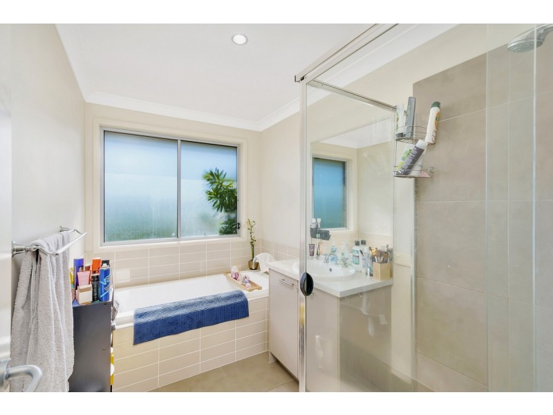 50 Aldgate Crescent, Pacific Pines QLD 4211