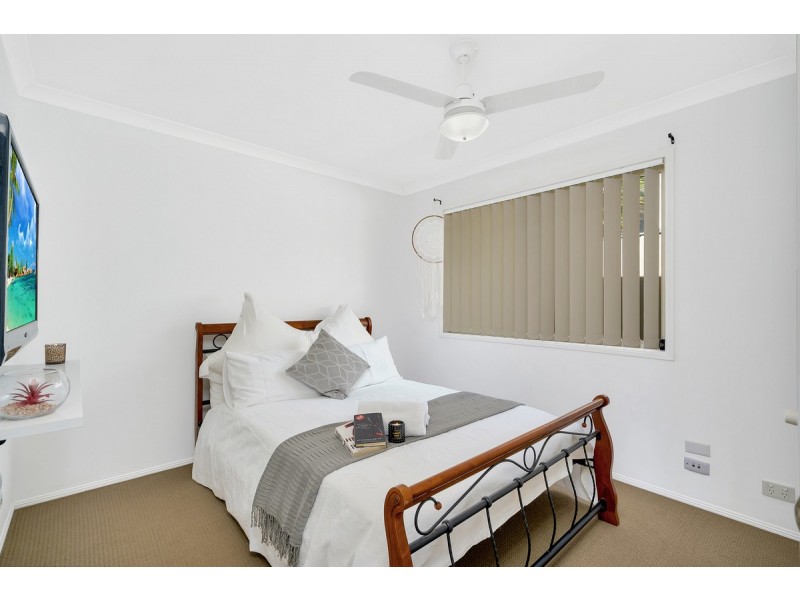 2 Molokai Crescent, Pacific Pines QLD 4211