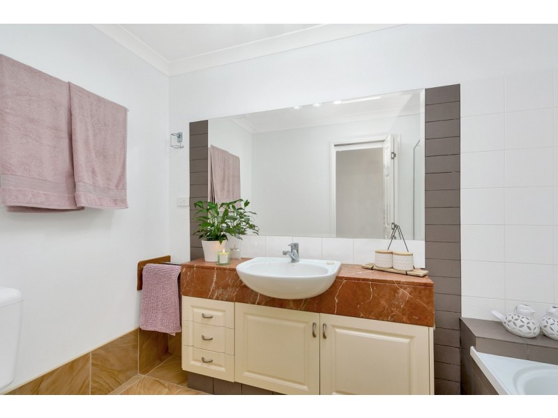 2 Molokai Crescent, Pacific Pines QLD 4211