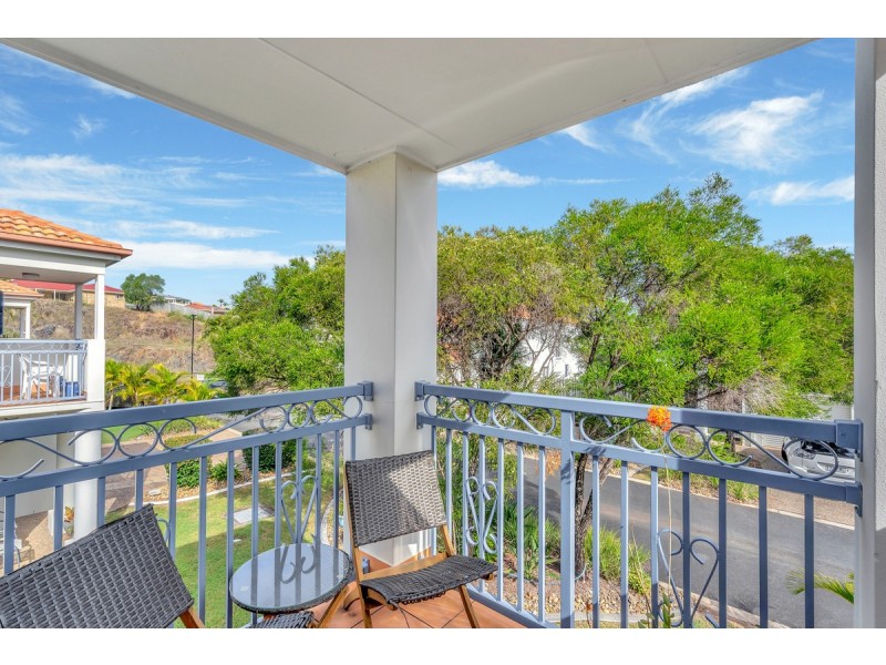 43/2 Studio Drive, Pacific Pines QLD 4211