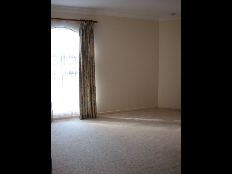 14 Avon Street, Pacific Pines QLD 4211