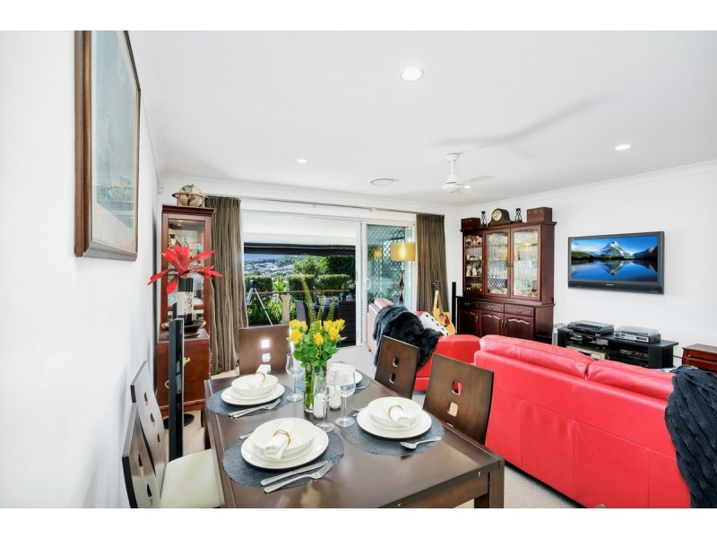 2/32 Aldgate Crescent, Pacific Pines QLD 4211