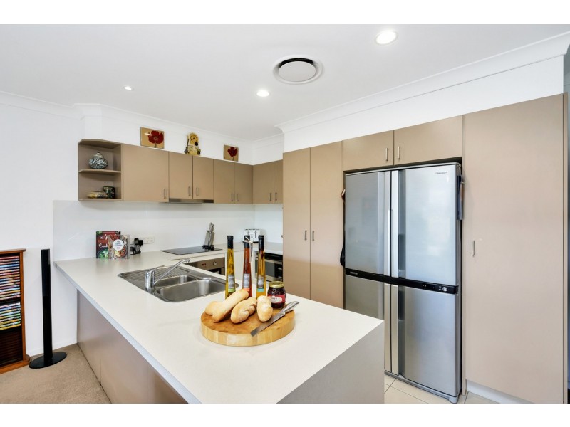 2/32 Aldgate Crescent, Pacific Pines QLD 4211