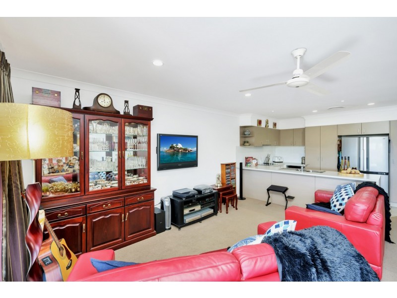 2/32 Aldgate Crescent, Pacific Pines QLD 4211