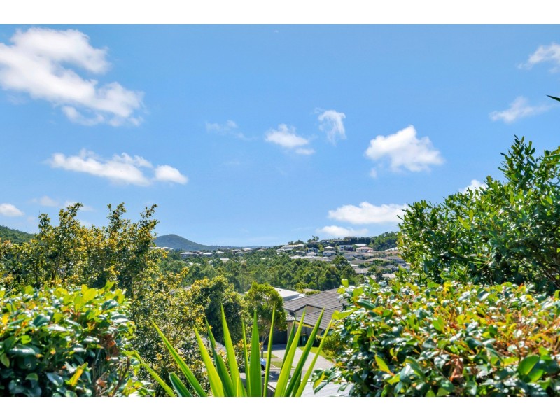 2/32 Aldgate Crescent, Pacific Pines QLD 4211