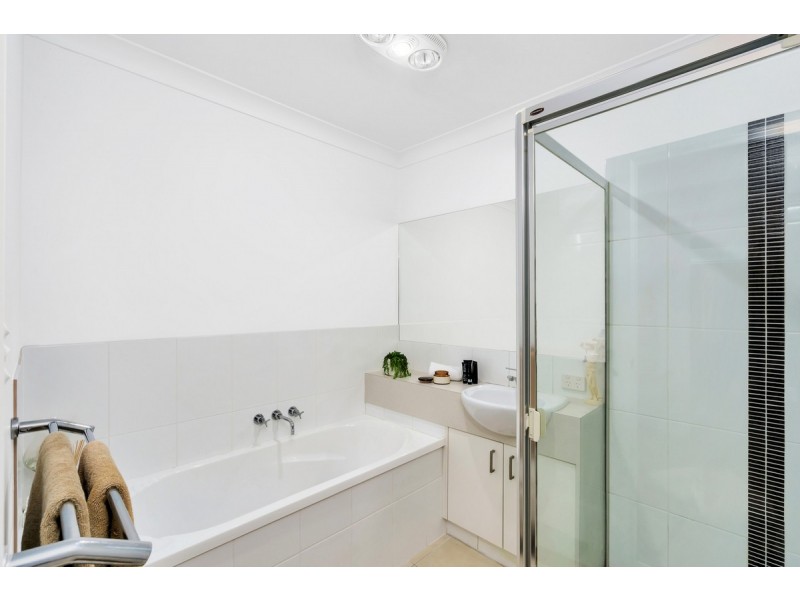 2/32 Aldgate Crescent, Pacific Pines QLD 4211