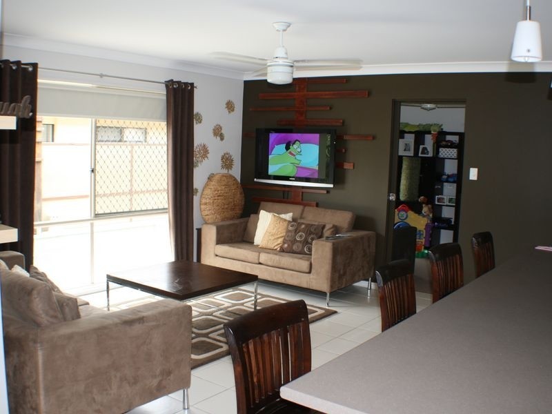 19 Tennant Street, Pacific Pines QLD 4211