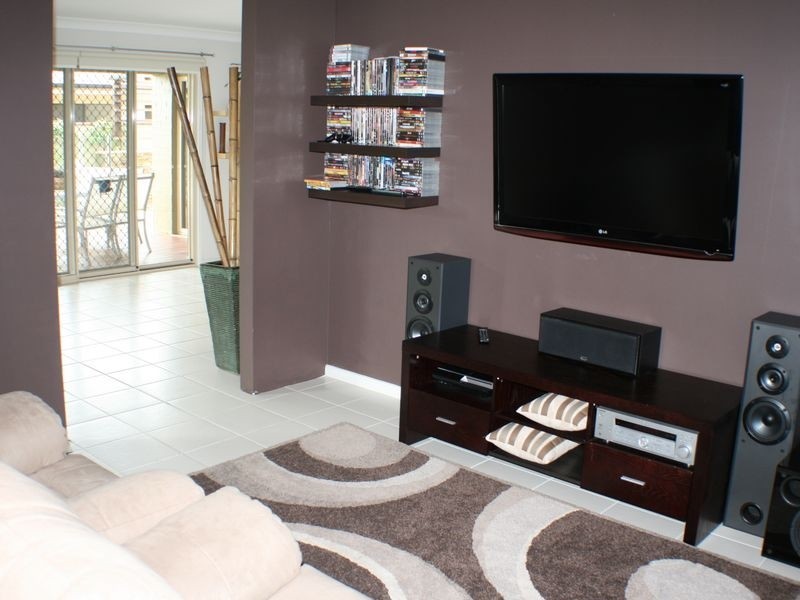 19 Tennant Street, Pacific Pines QLD 4211