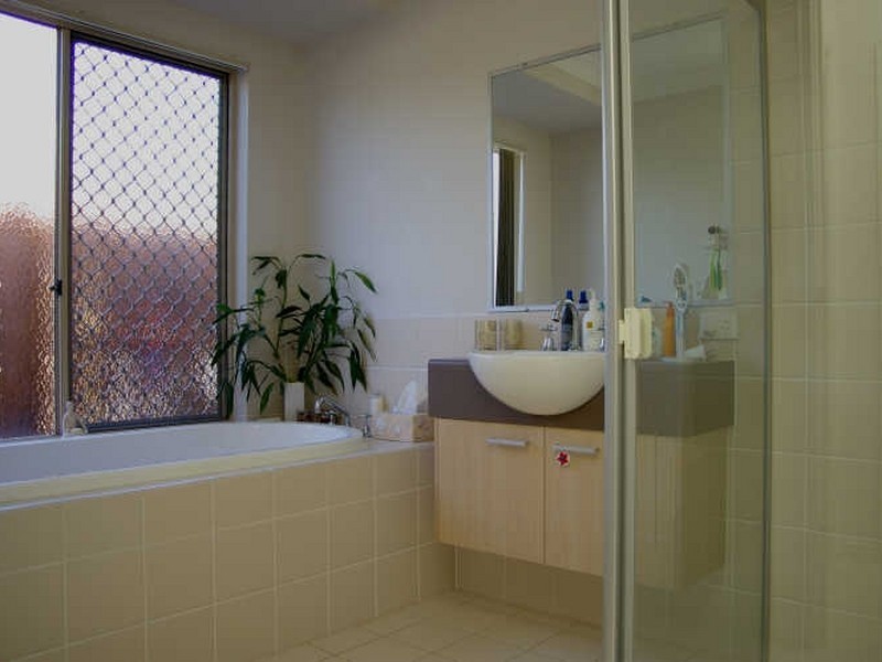 19 Tennant Street, Pacific Pines QLD 4211