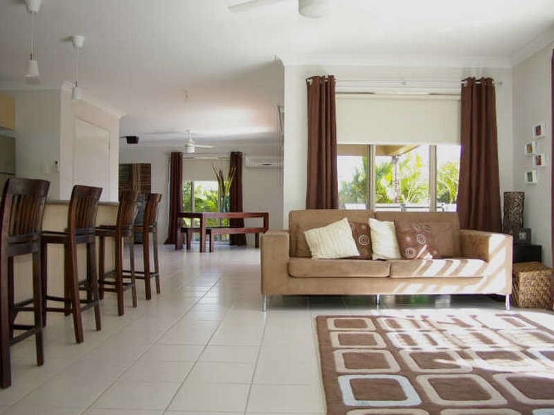 19 Tennant Street, Pacific Pines QLD 4211