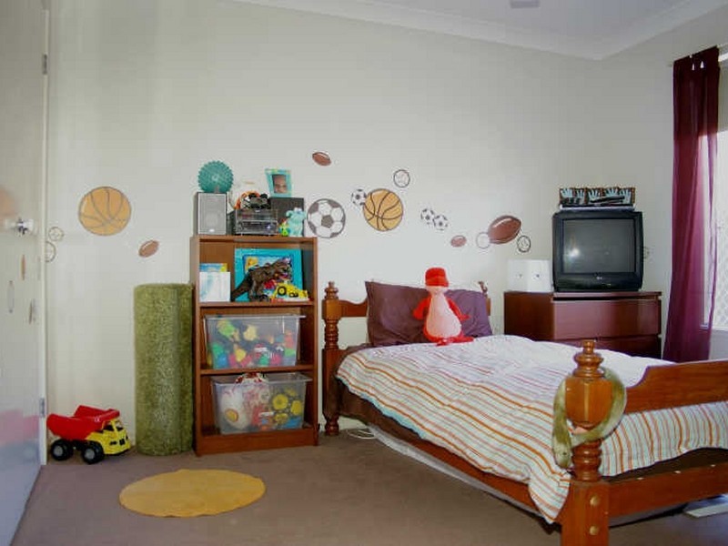 19 Tennant Street, Pacific Pines QLD 4211