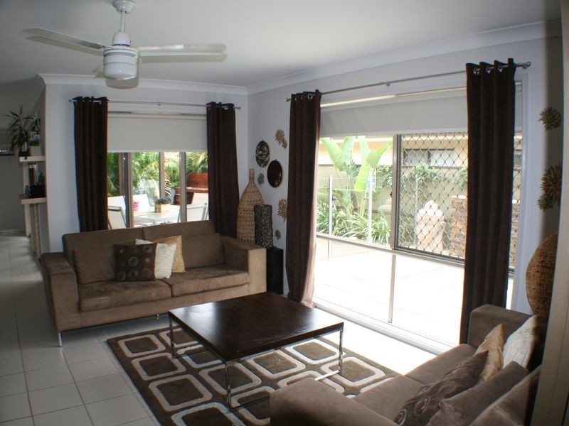 19 Tennant Street, Pacific Pines QLD 4211