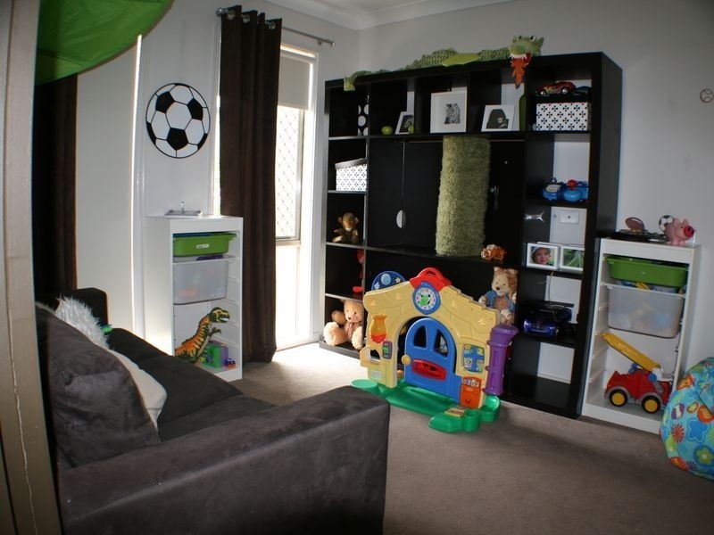 19 Tennant Street, Pacific Pines QLD 4211