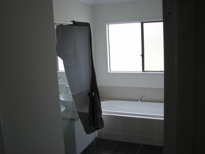 38 Diamantina Circuit, Pacific Pines QLD 4211